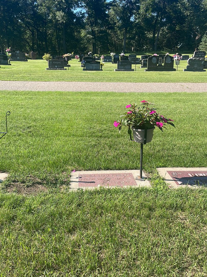 Sheila May Chrast's grave. Photo 1