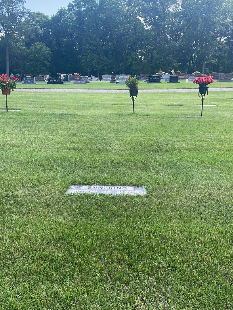 Veronica Enneking's grave. Photo 1