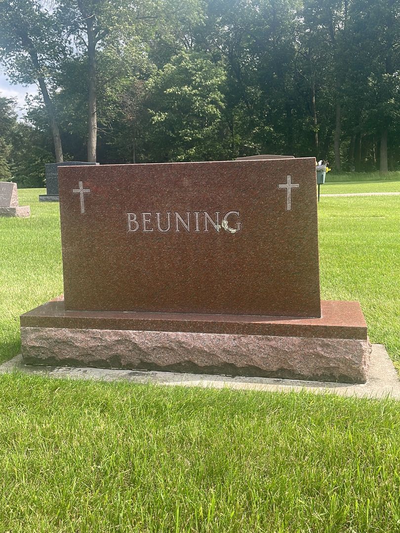 Patrick J. Beuning's grave. Photo 1