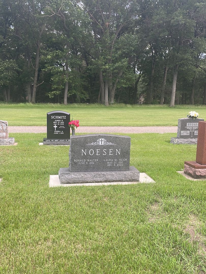 Laura M. Olich Noesen's grave. Photo 1