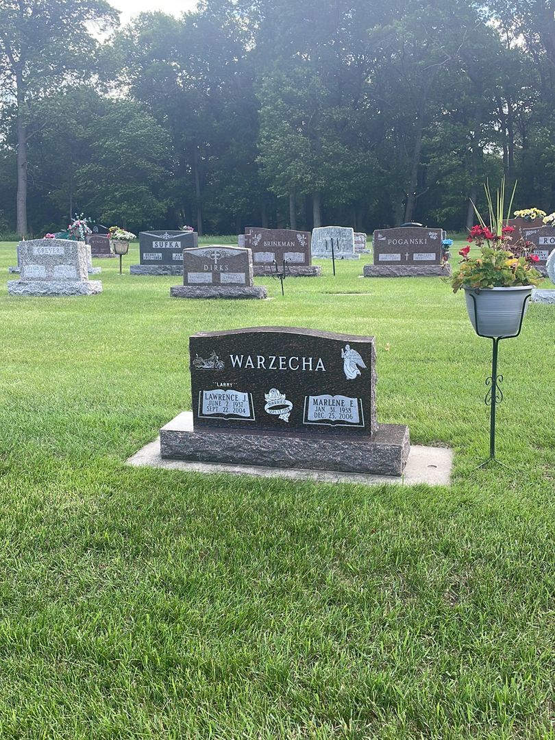Marlene E. Warzecha's grave. Photo 1