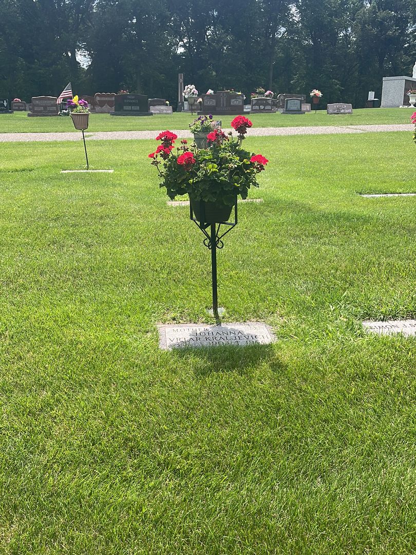 Johanna Vrtar Kraljevich's grave. Photo 1