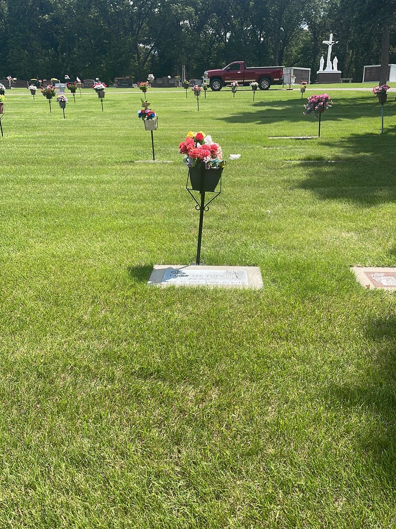 Laura Lee Fasen's grave. Photo 1