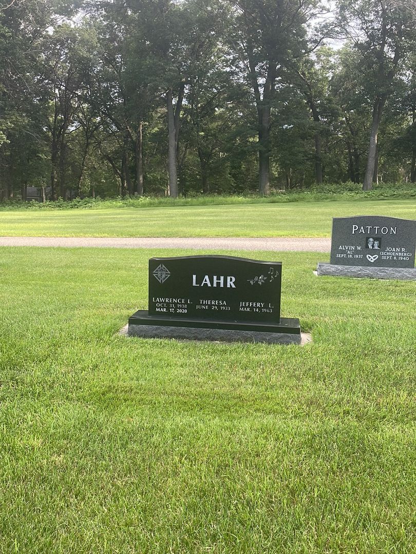 Lawrence L. Lahr's grave. Photo 1