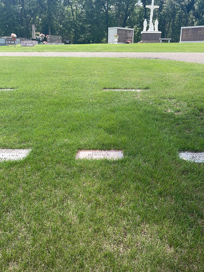 John J. Bernick's grave. Photo 1