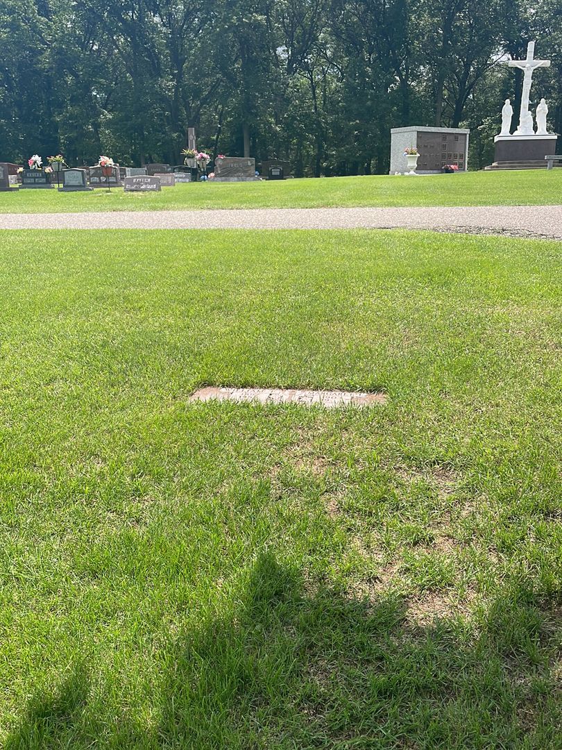Margaret L. Reiher's grave. Photo 1