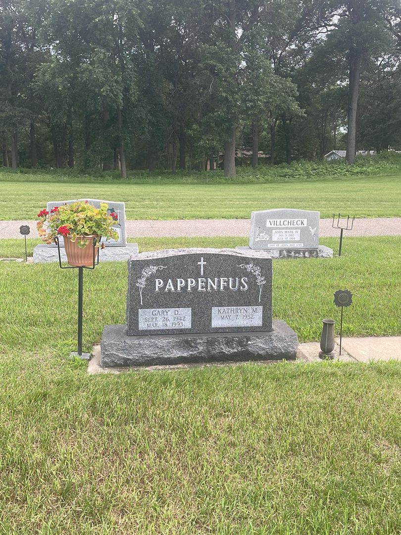 Gary D. Pappenfus's grave. Photo 1