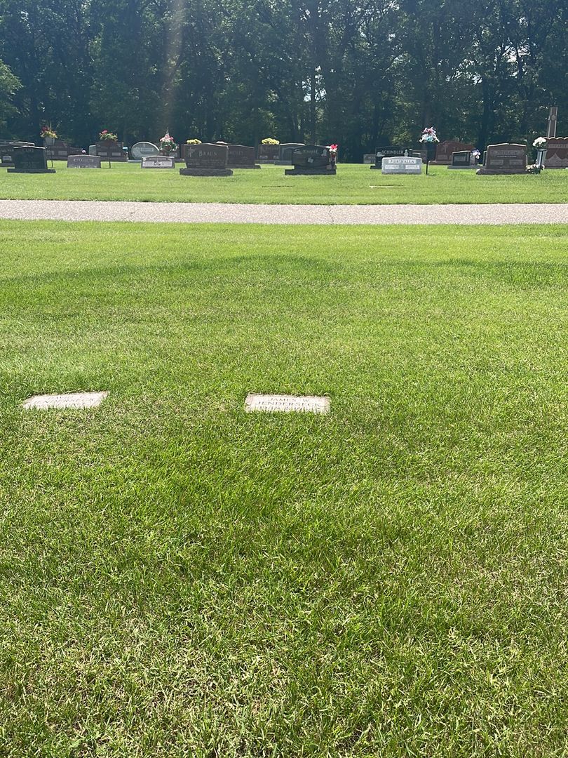 James W. Jenderseck's grave. Photo 1