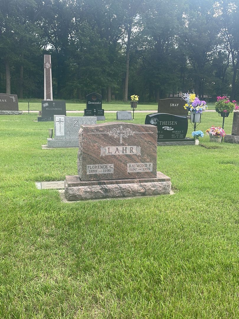 Florence C. Lahr's grave. Photo 1