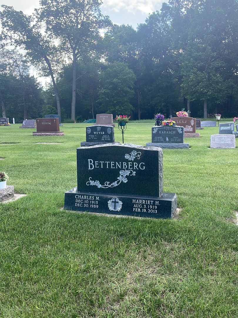 Harriet H. Bettenberg's grave. Photo 1