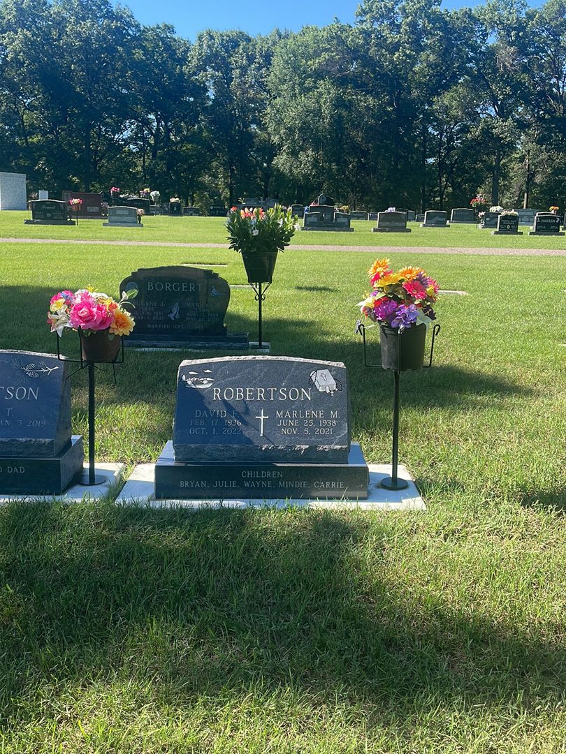 Marlene M. Robertson's grave. Photo 1