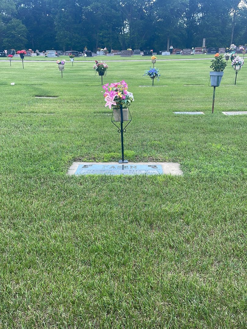 Jerome N. Fasen's grave. Photo 1