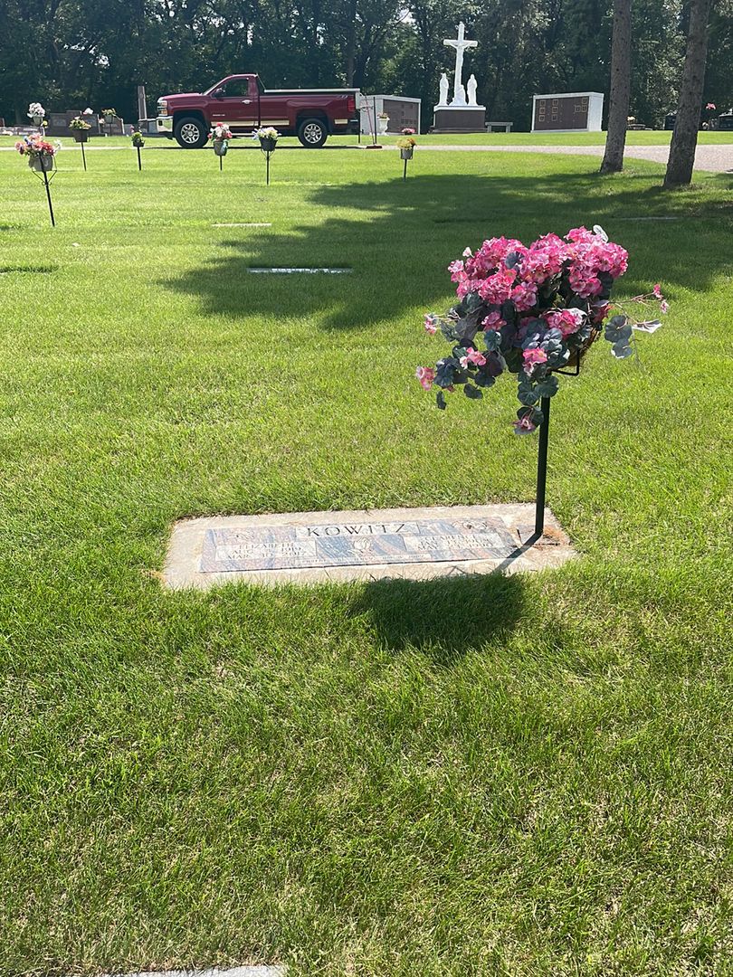 Elizabeth "Betty" Chirhart Kowitz's grave. Photo 1
