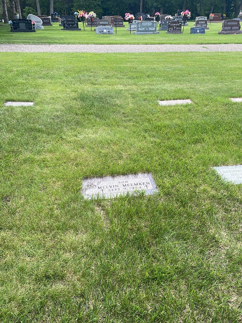 Melvin Meemken's grave. Photo 1