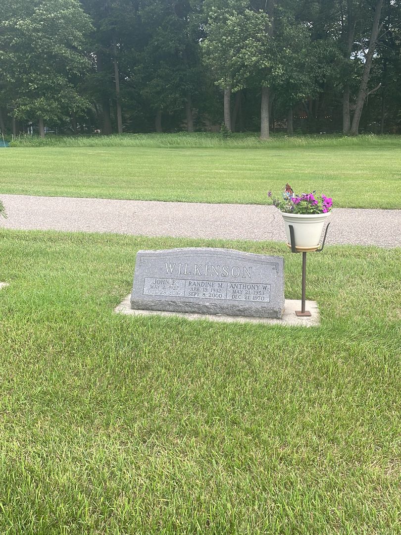 Roberta Zakardes's grave. Photo 1