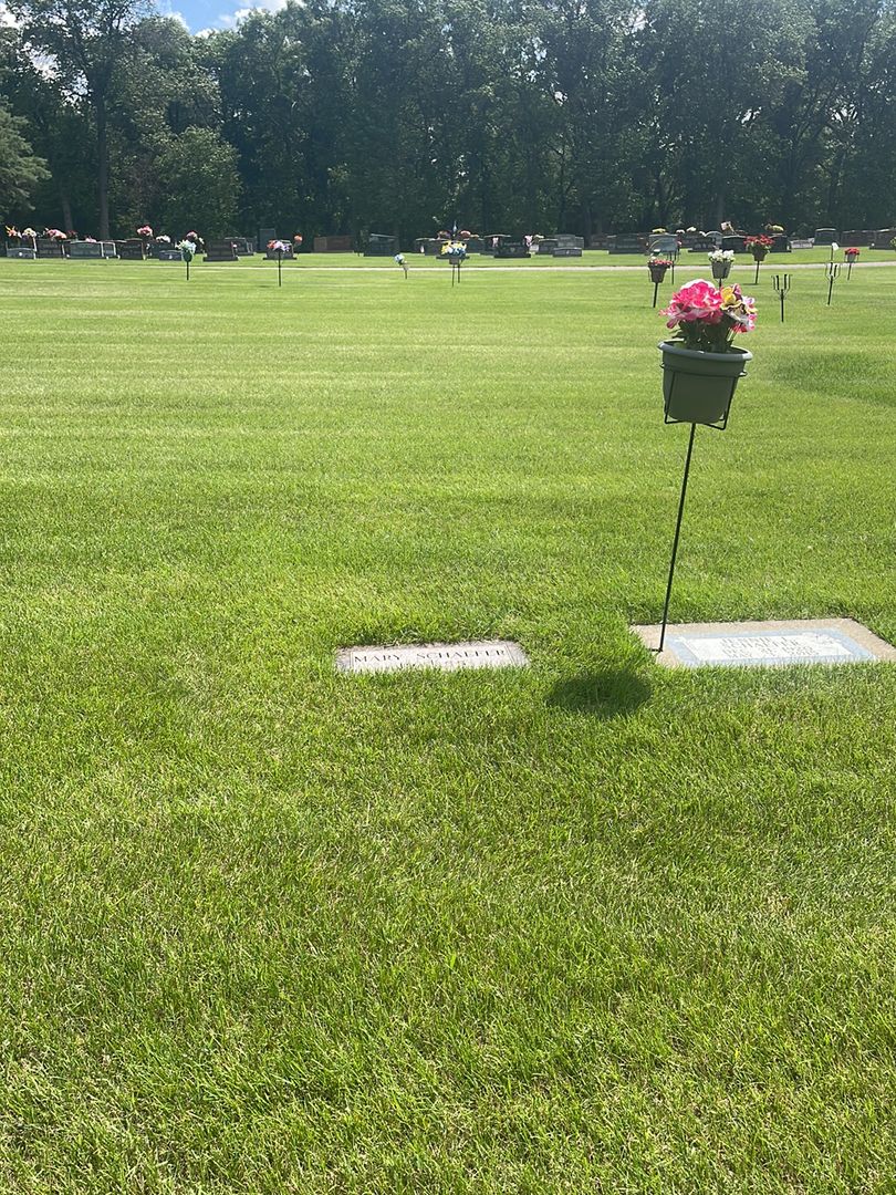 Mary Schaefer's grave. Photo 1