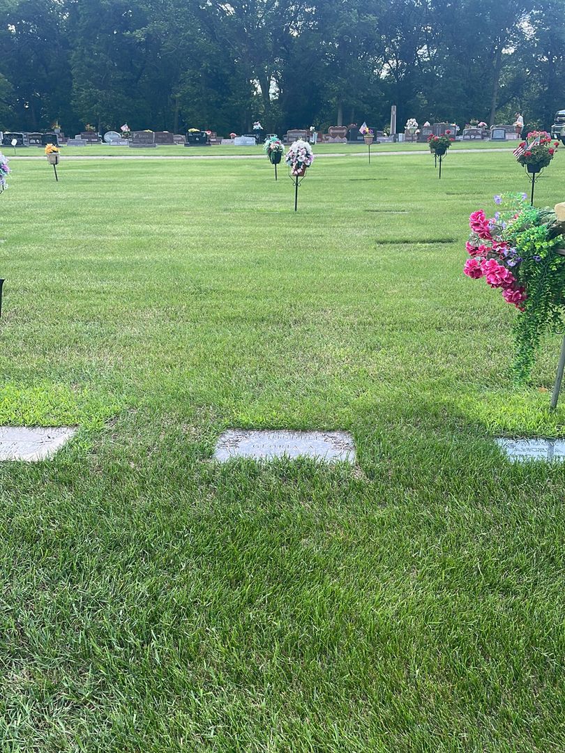 Gloria A. Schindele's grave. Photo 1