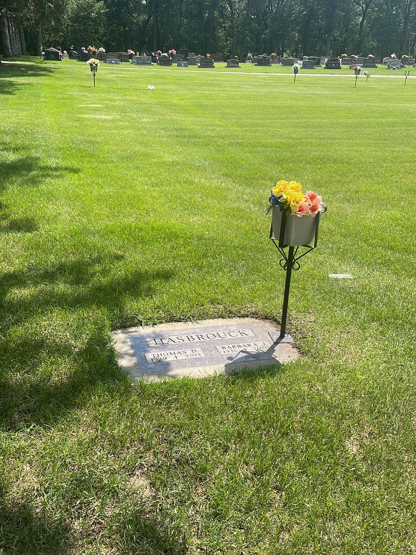 Thomas D. Hasbrouck's grave. Photo 1