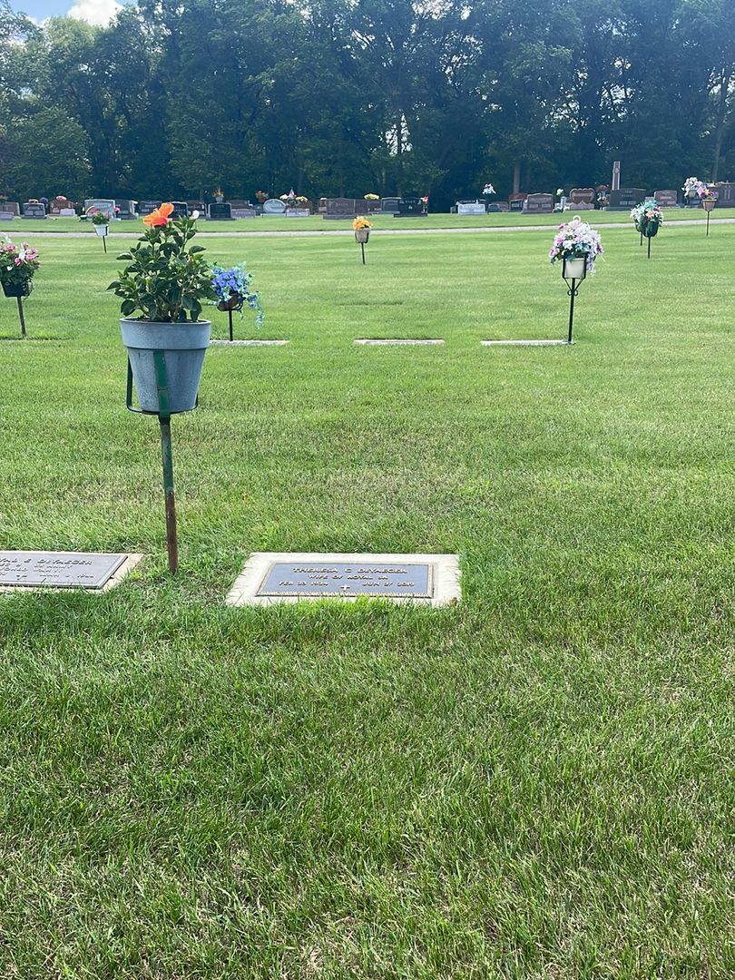 Theresa C. DeYaeger's grave. Photo 1