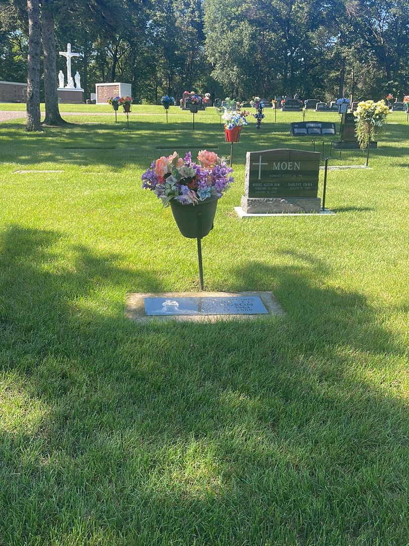 Ted John "T. J." Amundson's grave. Photo 1