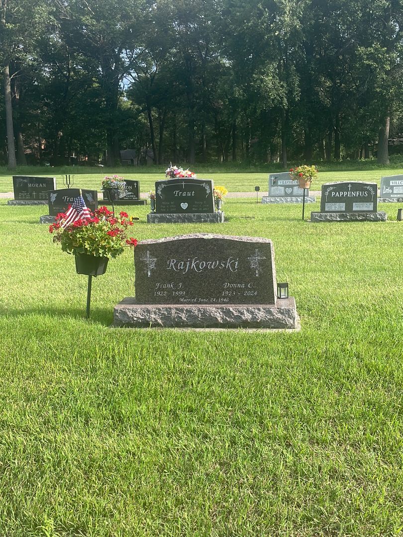 Frank J. Rajkowski Junior's grave. Photo 1