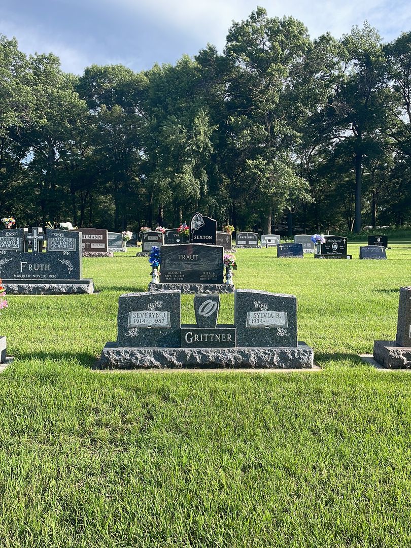 Severyn J. Grittner's grave. Photo 1