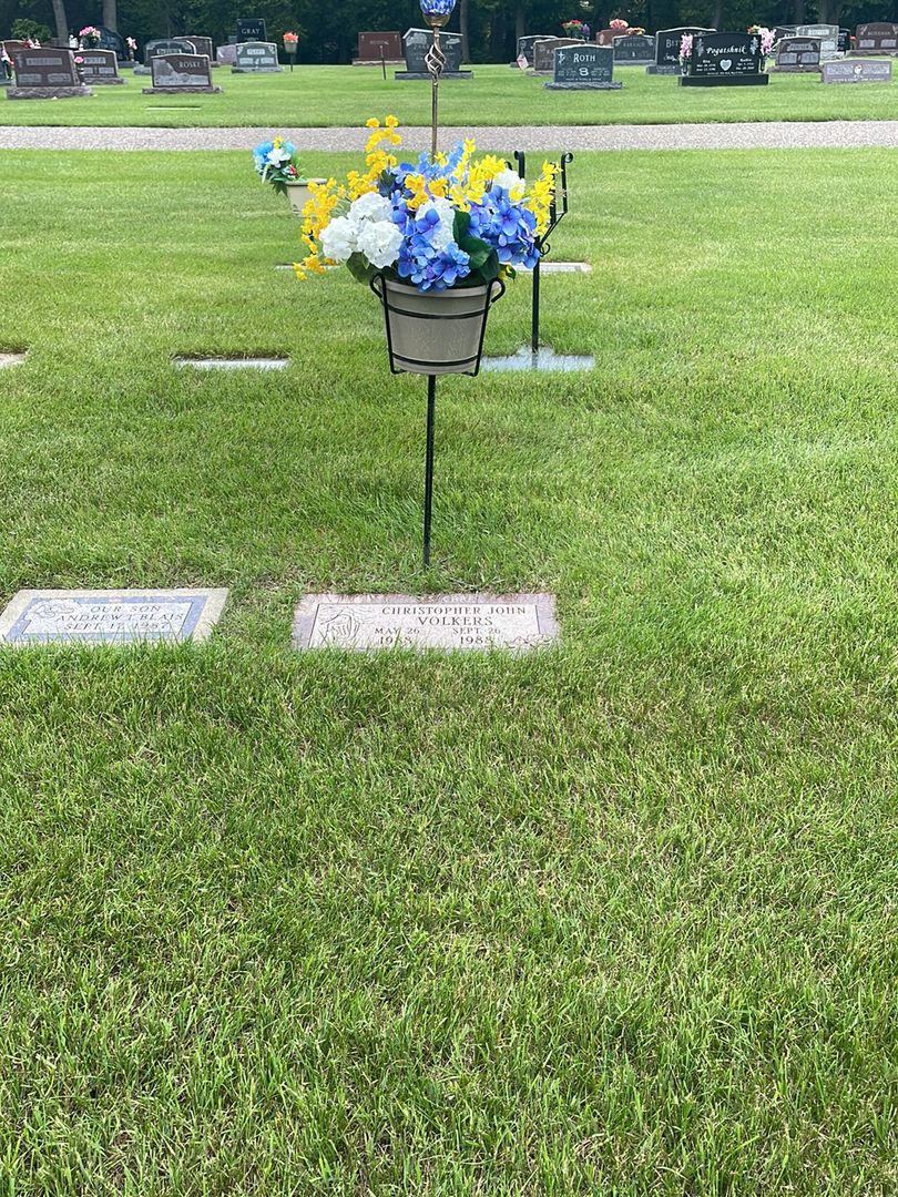 Christopher John Volkers's grave. Photo 1