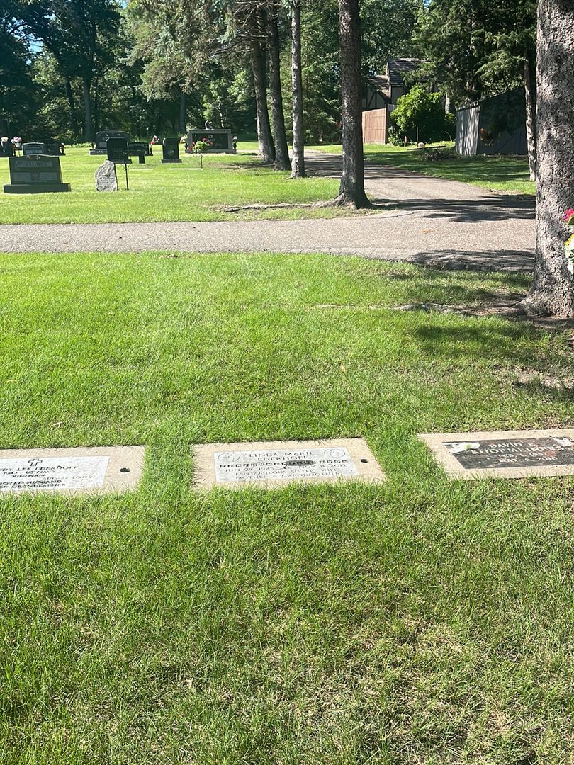 Linda Marie Ederhoff's grave. Photo 1