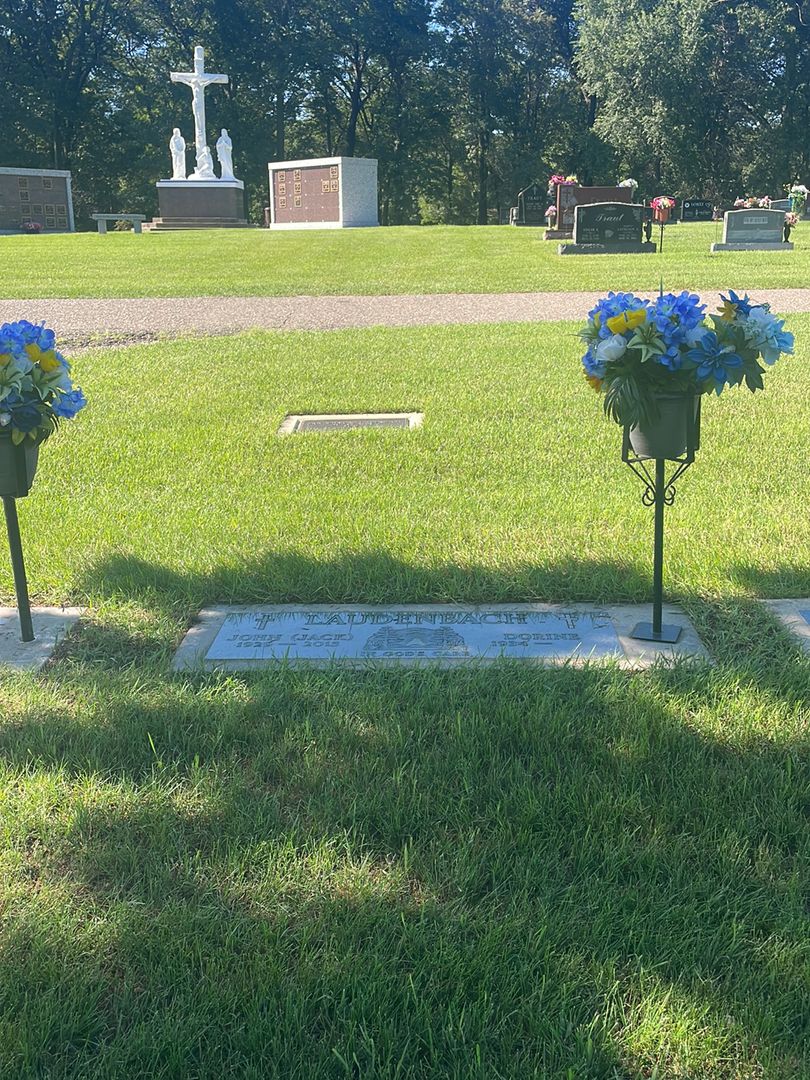 John Raymond "Jack" Laudenbach's grave. Photo 1