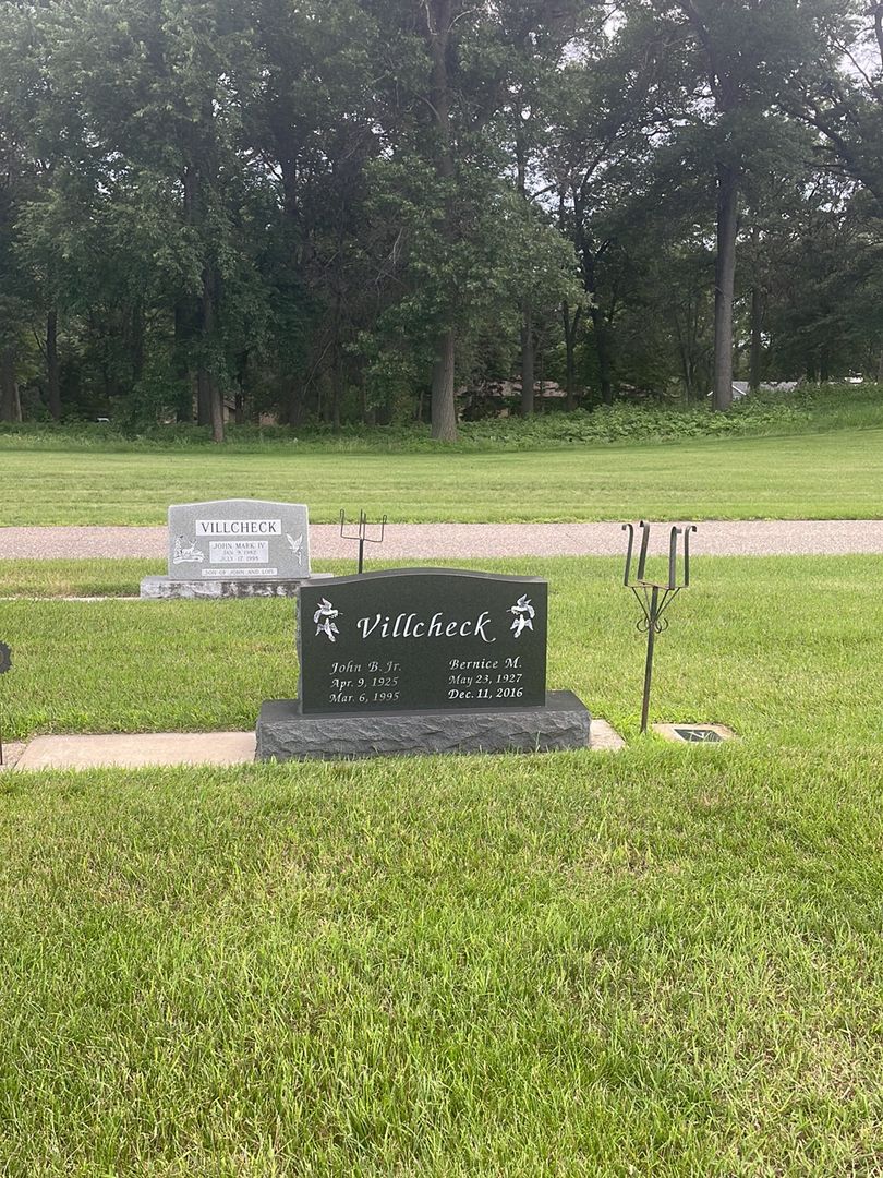 Bernice M. Villcheck's grave. Photo 1