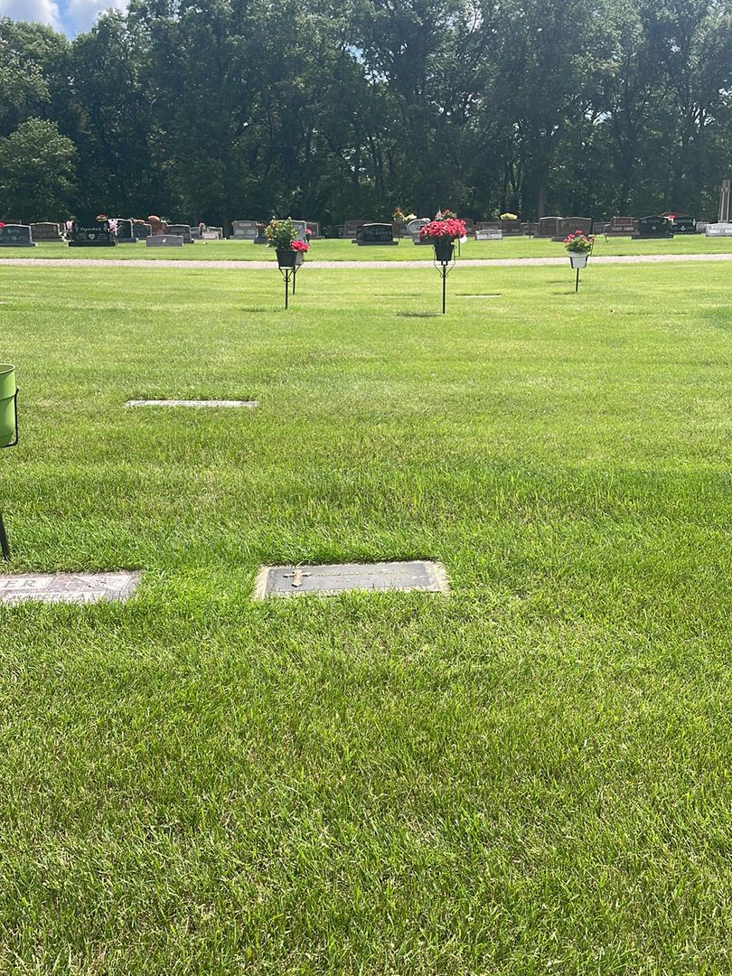 Margaret E. Flaherty's grave. Photo 1