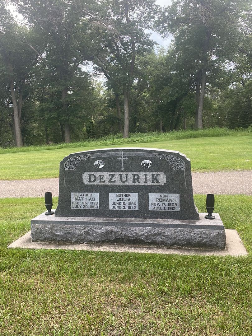 Mathias DeZurik's grave. Photo 1