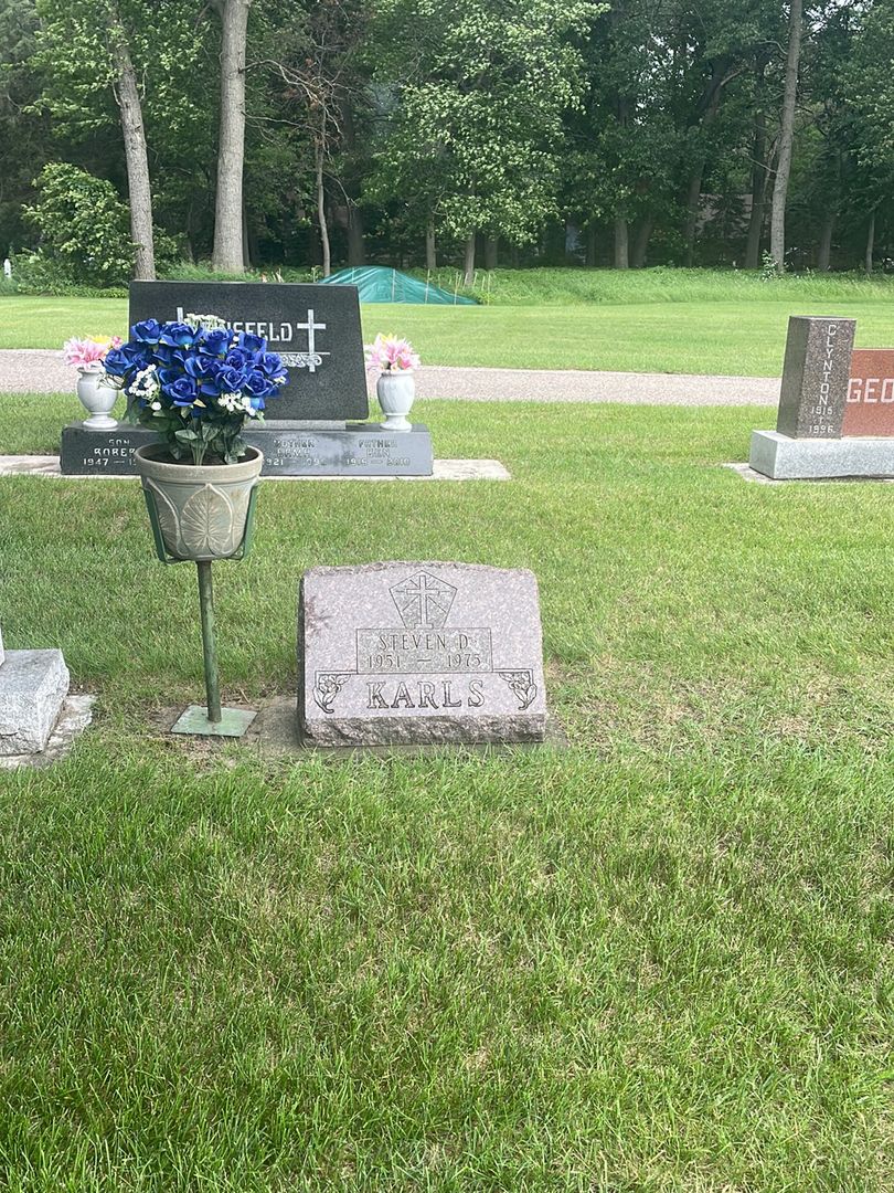 Steven D. Karls's grave. Photo 1