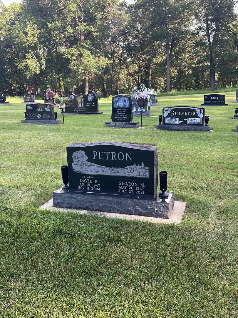 David E. Petron's grave. Photo 1