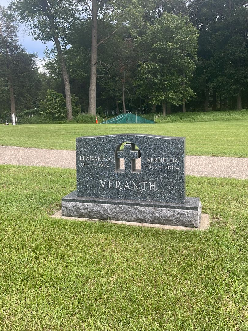 Leonard A. Veranth's grave. Photo 1