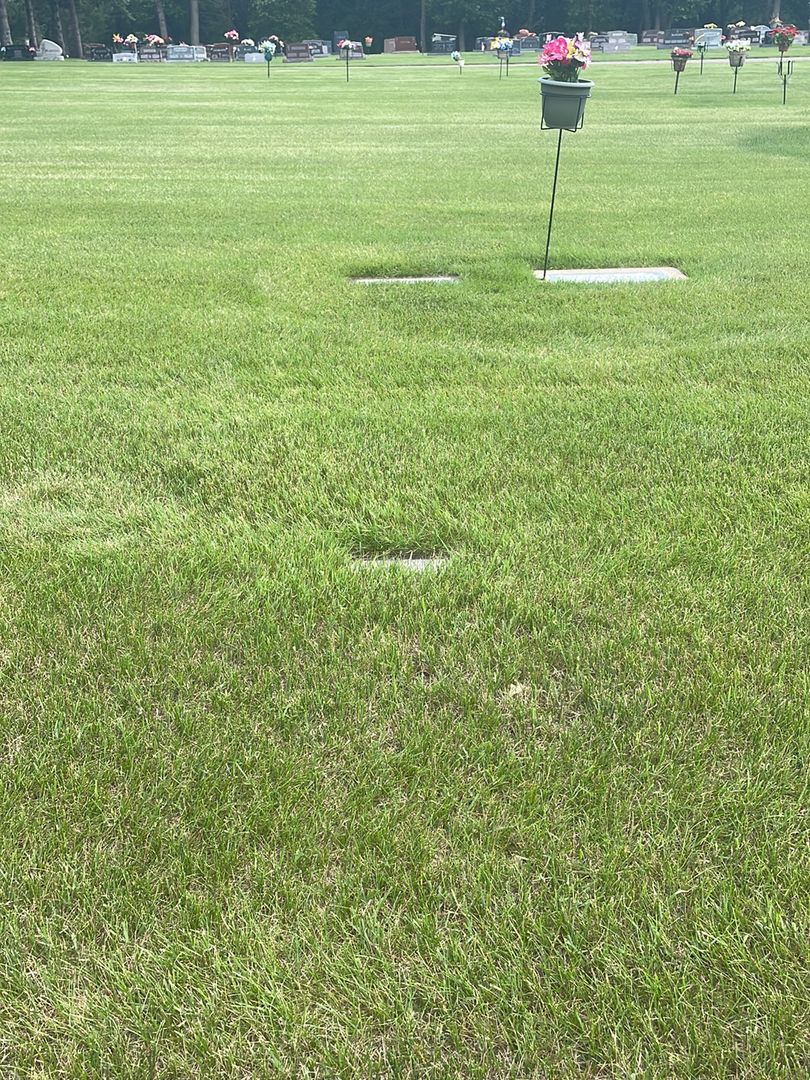 Amy Louise Saldana's grave. Photo 1